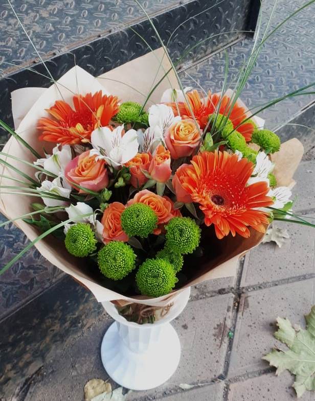 Букет цветов из: Герберы, Хризантемы, Альстромерии и Розы в Смоленске