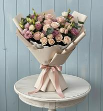 Букет цветов из:  Розы и Лизиантусы в Смоленске