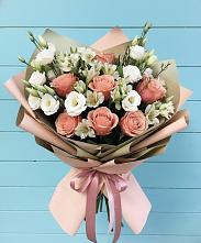 Букет цветов из:  Розы, Альстромерии и Лизиантусы в Смоленске