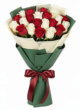 Букет Микс из красных и белых роз в Смоленске
