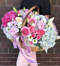 Цветочная композиция из Розы, Хризантемы, Пионы и Лизиантусы в корзине #REPLACE_PRED# Смоленске