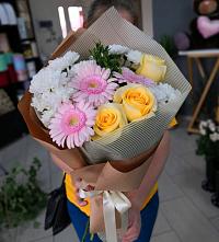 Букет цветов из:  Герберы, Розы и Хризантемы в Смоленске