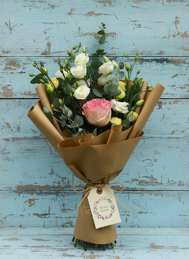 Букет цветов из: Розы и Лизиантусы в Смоленске