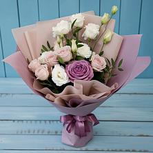 Букет цветов из:  Розы и Лизиантусы в Смоленске