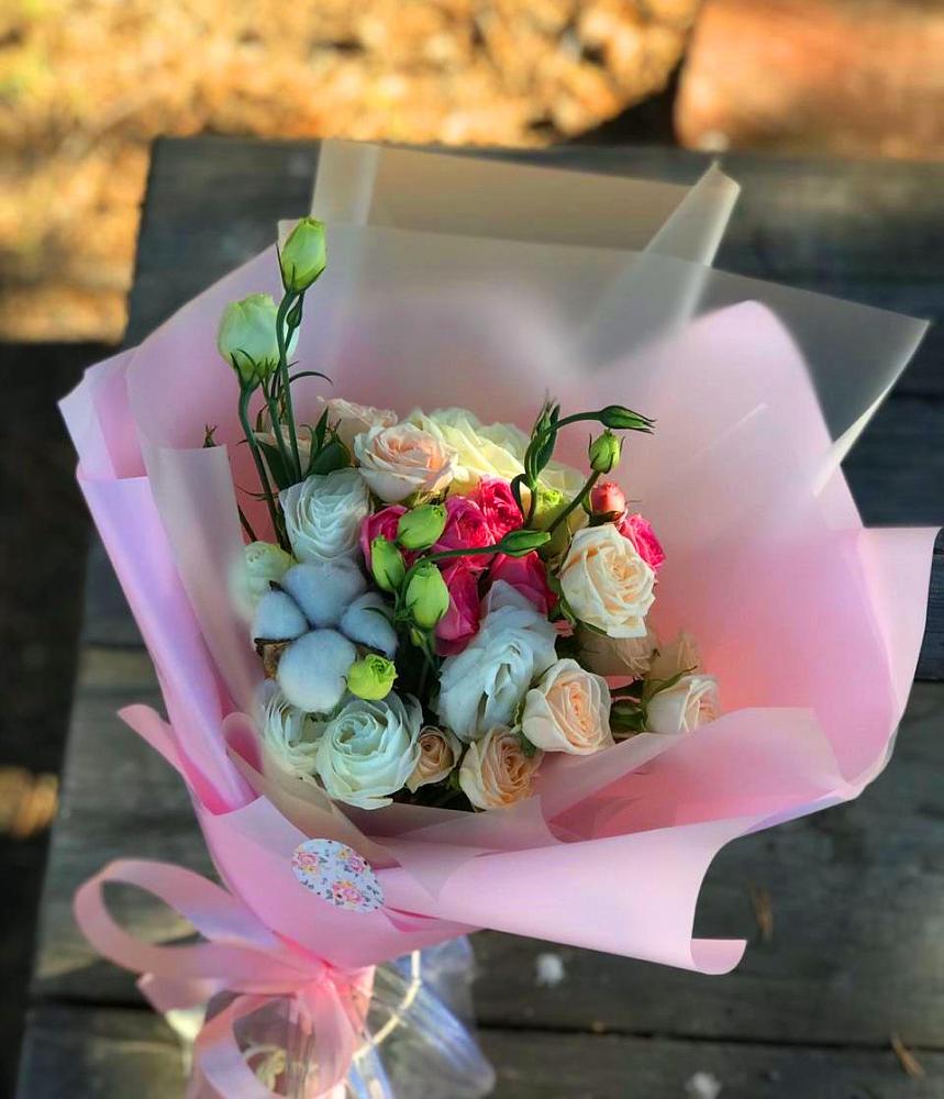 Букет цветов из: Розы и Лизиантусы в Смоленске