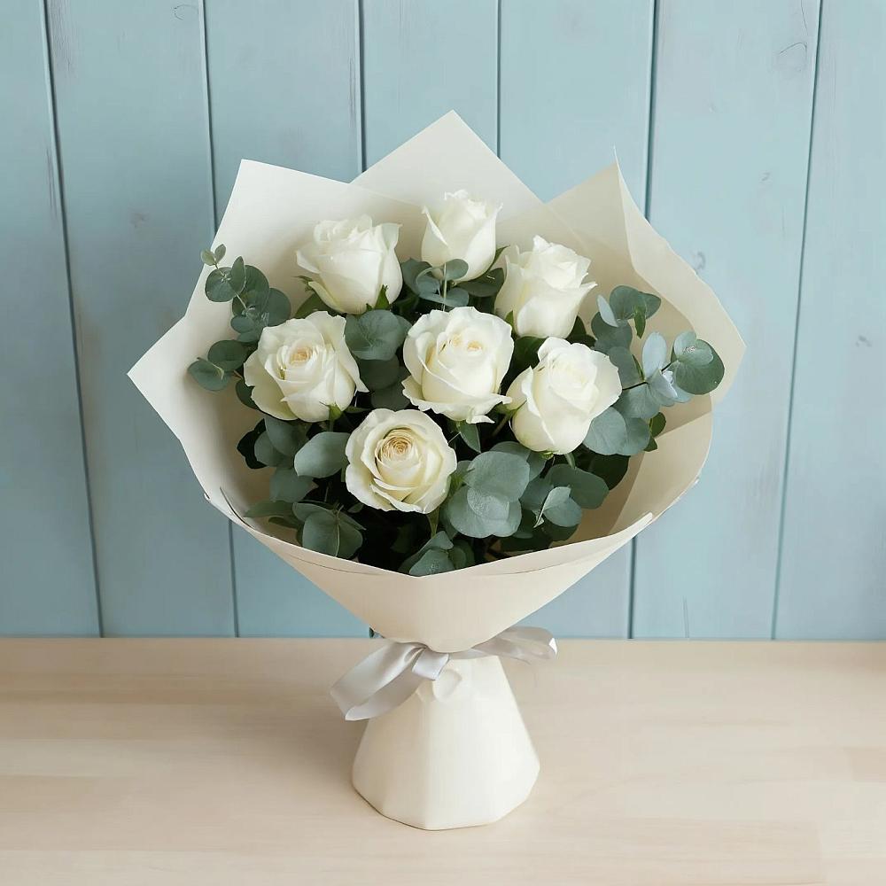 Букет Белые розы в Эвкалипте в Смоленске