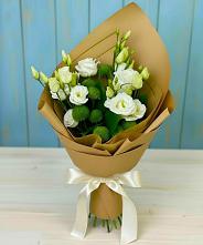 Букет цветов из:  Хризантемы и Лизиантусы в Смоленске