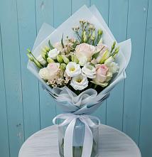 Букет цветов из:  Розы и Лизиантусы в Смоленске