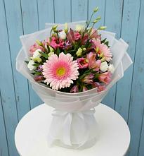 Букет цветов из:  Герберы, Альстромерии и Лизиантусы в Смоленске