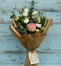 Букет цветов из:  Розы и Лизиантусы в Смоленске