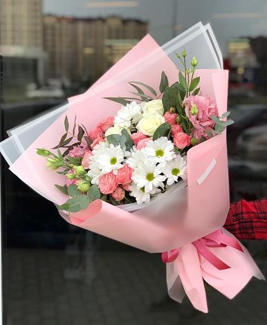 Букет цветов из: Розы, Лизиантусы и Хризантемы в Смоленске