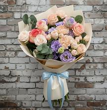 Букет цветов из:  Розы, Лизиантусы и Гвоздики в Смоленске