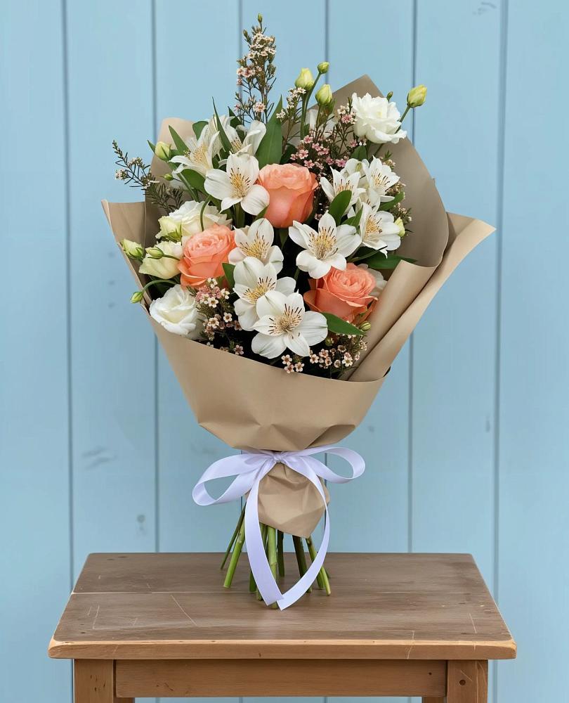 Букет цветов из: Альстромерии, Лизиантусы, Розы и Хризантемы в Смоленске