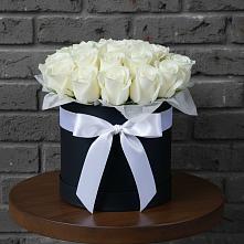 Цветочная композиция из Розы в шляпной коробке в Смоленске