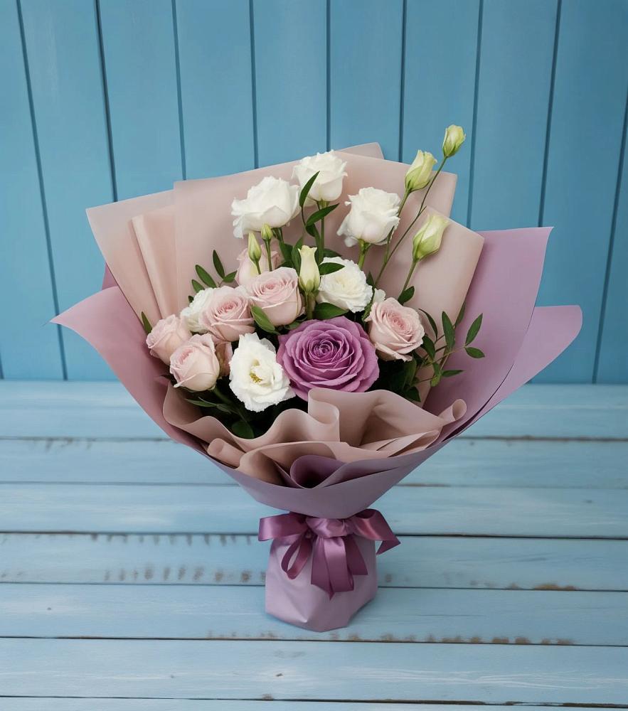 Букет цветов из: Розы и Лизиантусы в Смоленске